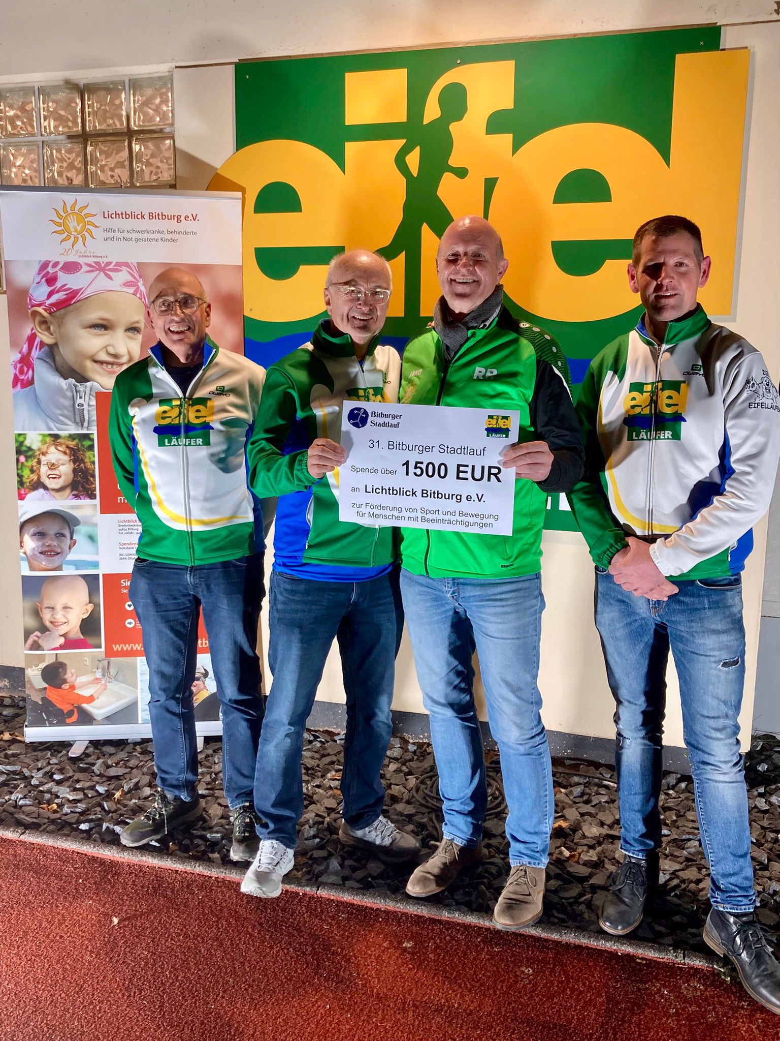 Spendenuebergabe Lichtblick